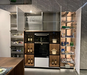 Armário de cozinha de estilo moderno branco com dobra de borda dourada